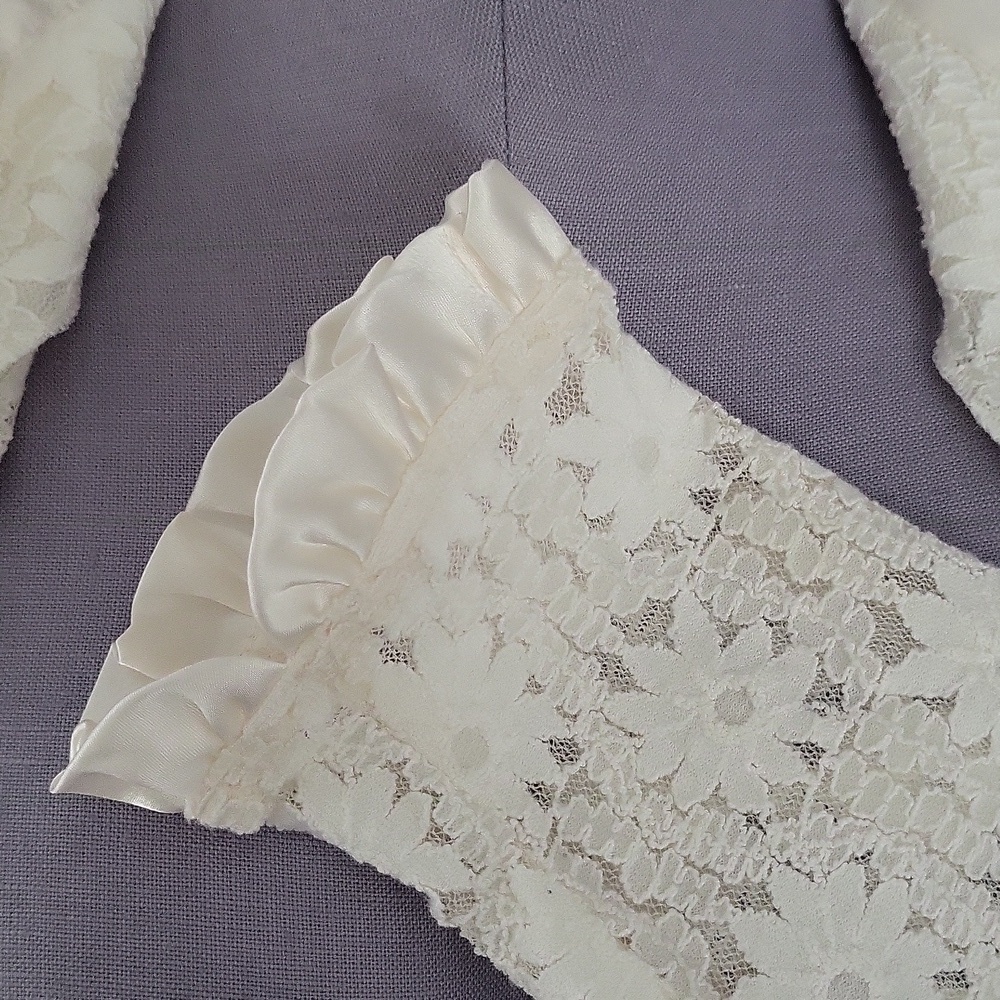 Vintage TuEllys Ivory Lace Shirt With Satin Collar And Ruffles. - Picture 7 of 11